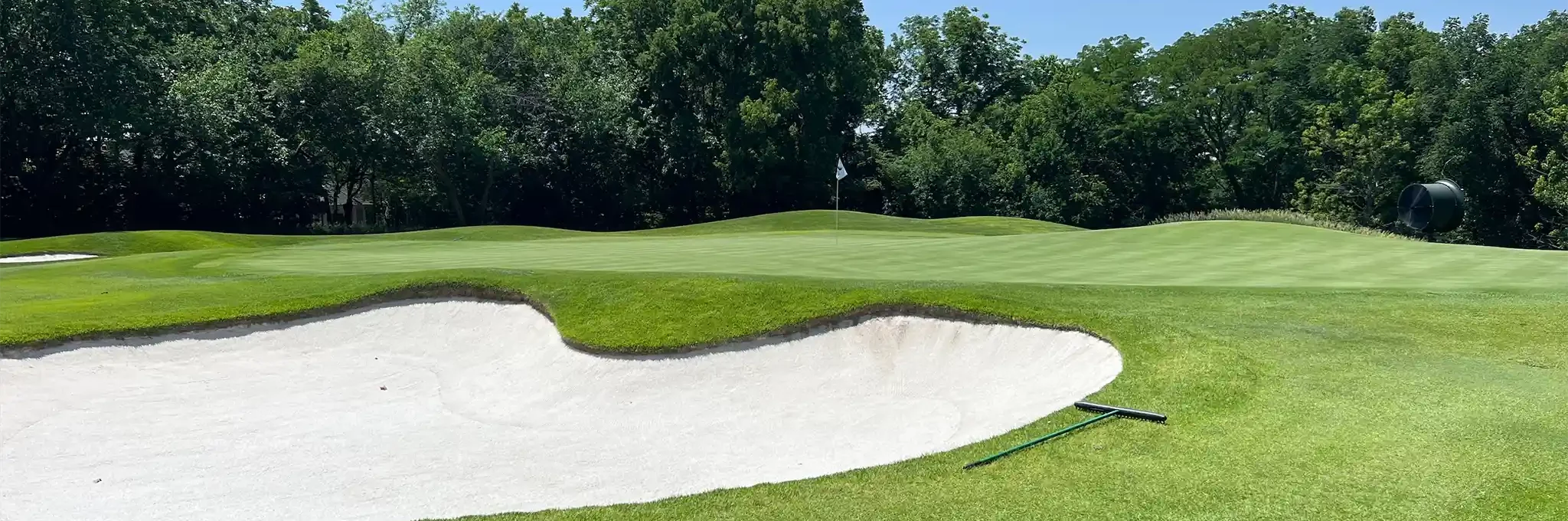 Premier play sand in use inside a golf course bunker.